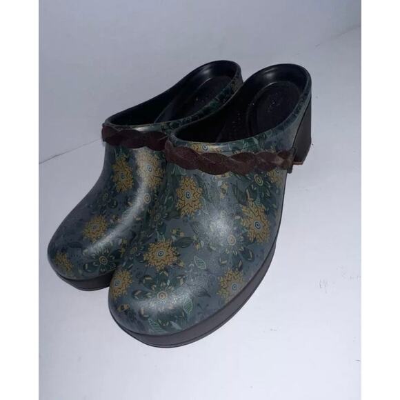 Crocs Shoes - NWOT Crocs Sarah Graphic Floral Braided Suede Trim Clogs Size 9